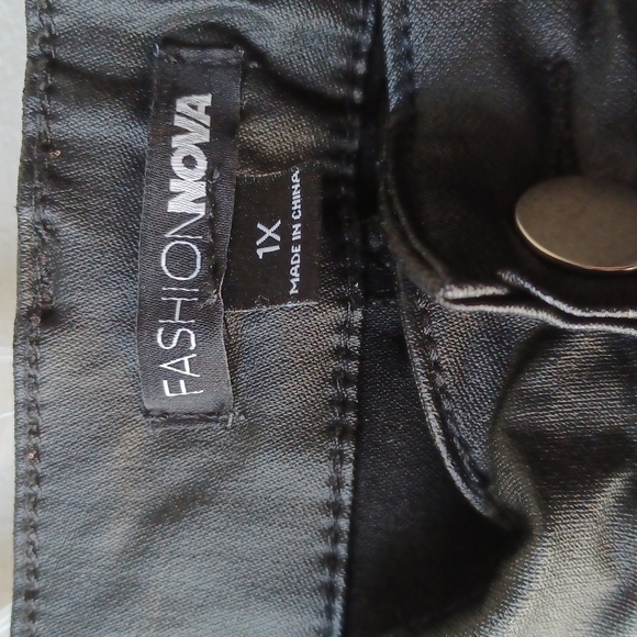 Fashion Nova Zipper Bkack Pants. Size 1X - Picture 5 of 7